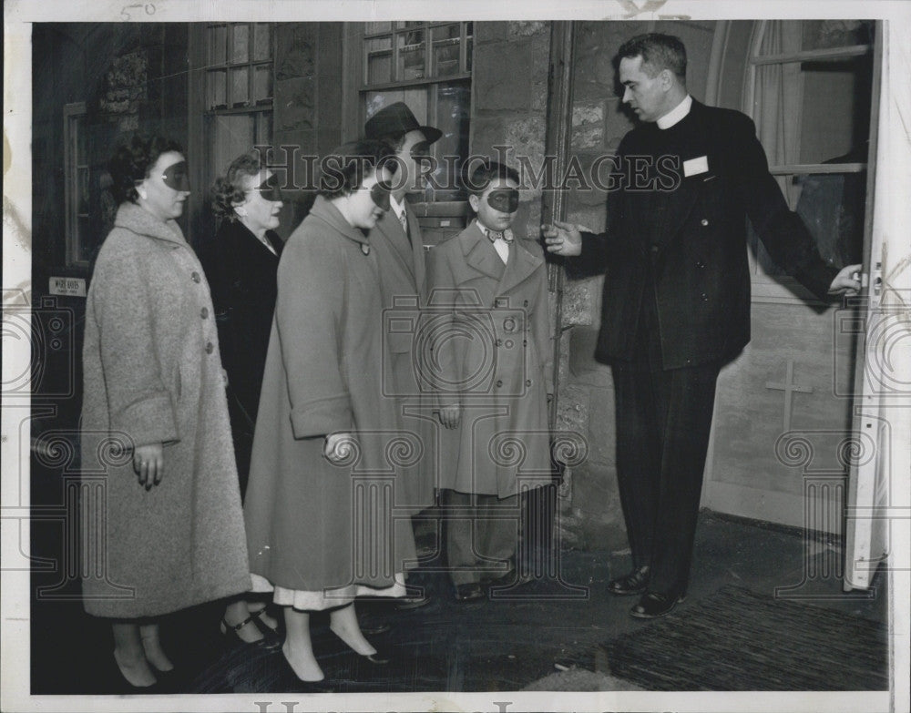 1954 Press Photo Rev. Thomas Carroll of the Catholic Guild for the Blind - Historic Images