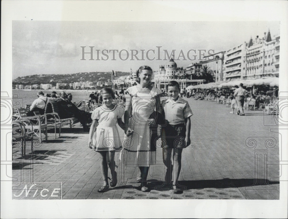 1957 Press Photo Russian Spy Myra Soble Adopted Son Larry Nice France - Historic Images