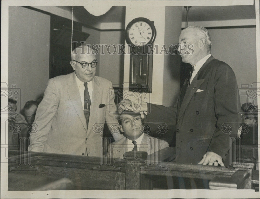 1953 Press Photo Atty Julius Soble At Licensing Board Hearing - Historic Images