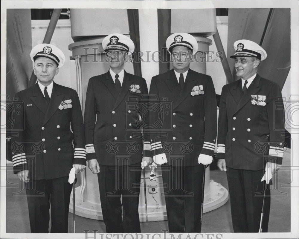 1960 Press Photo Capt. F. L. Ruhlman, cmdr. of Boston Naval Shipyard - Historic Images