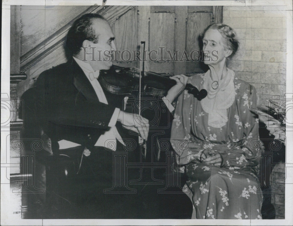 1946 Press Photo Violinist Dave Rubinoff Mrs Emma James Centenarian - Historic Images