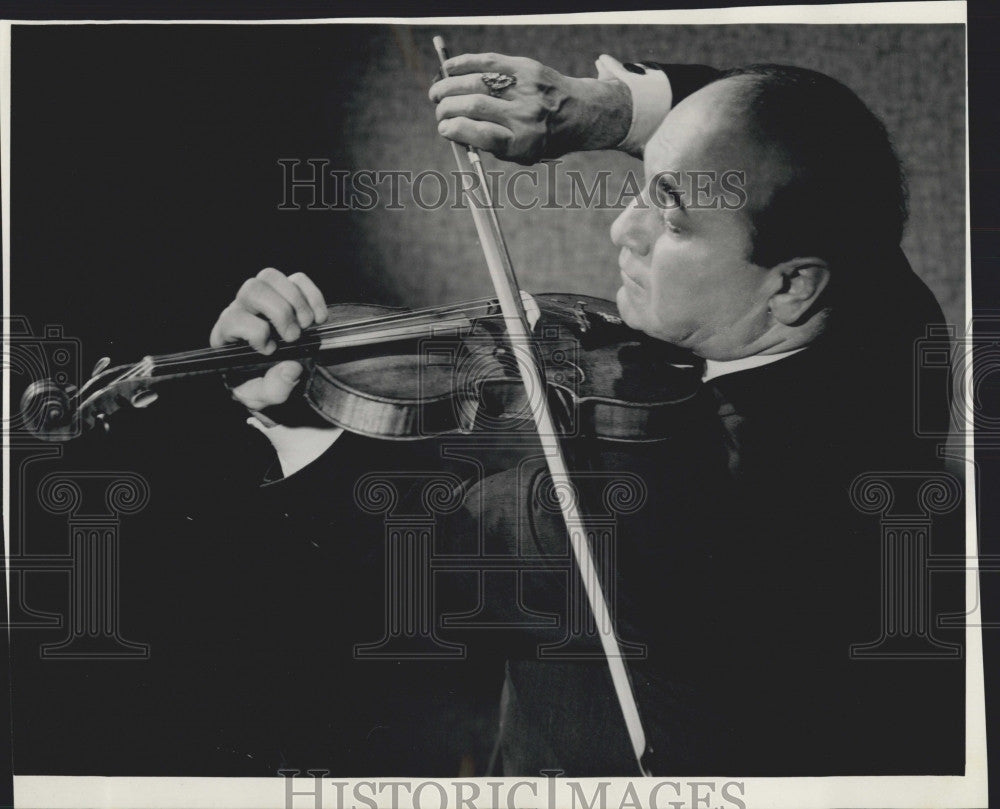 1963 Press Photo Rubinoff &amp; his violin at High school concert - Historic Images