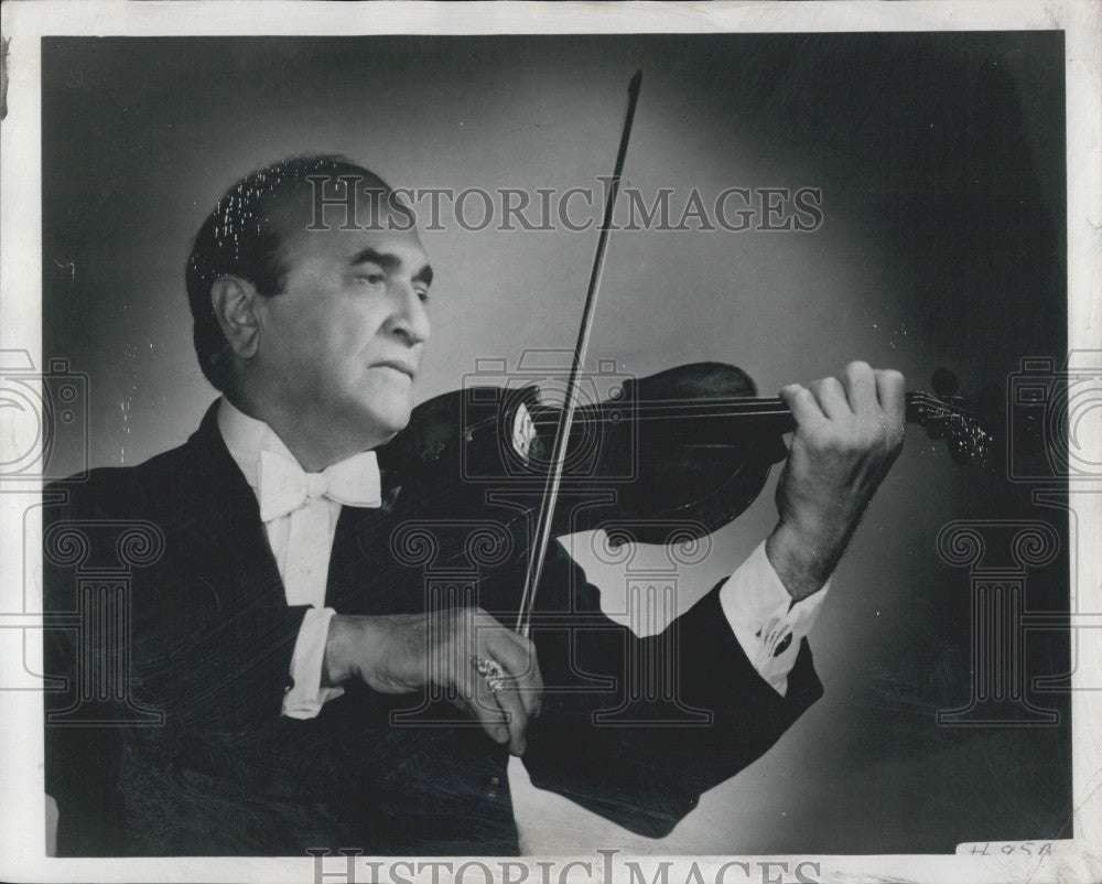 1969 Press Photo Violinist, David Rubinoff performs - Historic Images