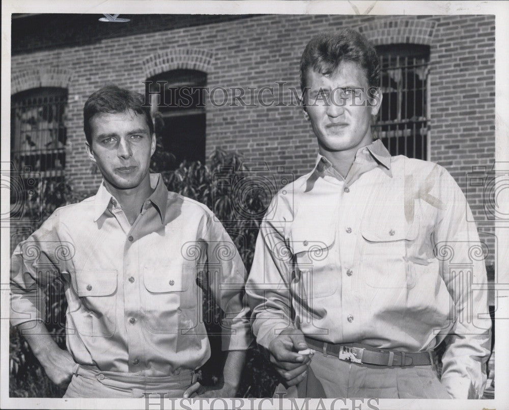 1960 Press Photo John Tomas and Andre Smiljko at Long Island Hospital - Historic Images