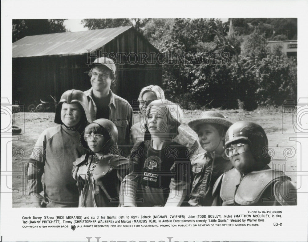 1994 Press Photo Rick Moranis and Michael Zweiner in &quot;Little Giants&quot; - Historic Images