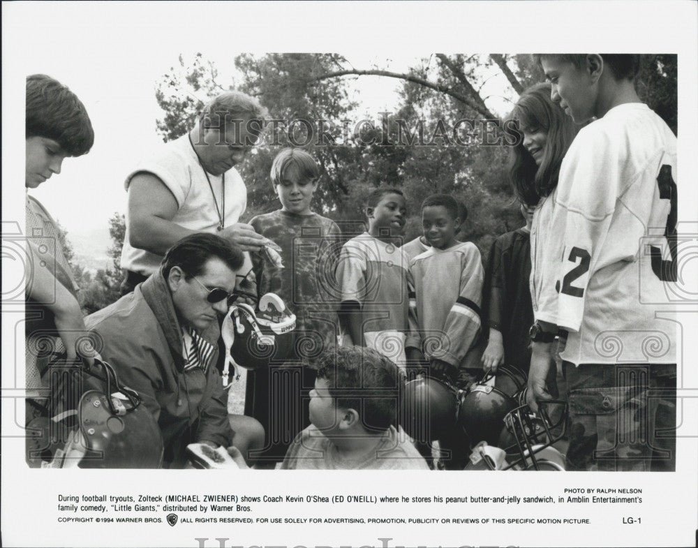 1994 Press Photo Michael Zwiener and Ed O&#39;Neill in &quot;Little Giants&quot; - Historic Images