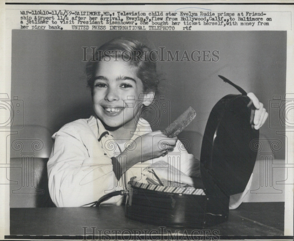 1959 Press Photo Actress Evelyn Rudie posing for photo - Historic Images