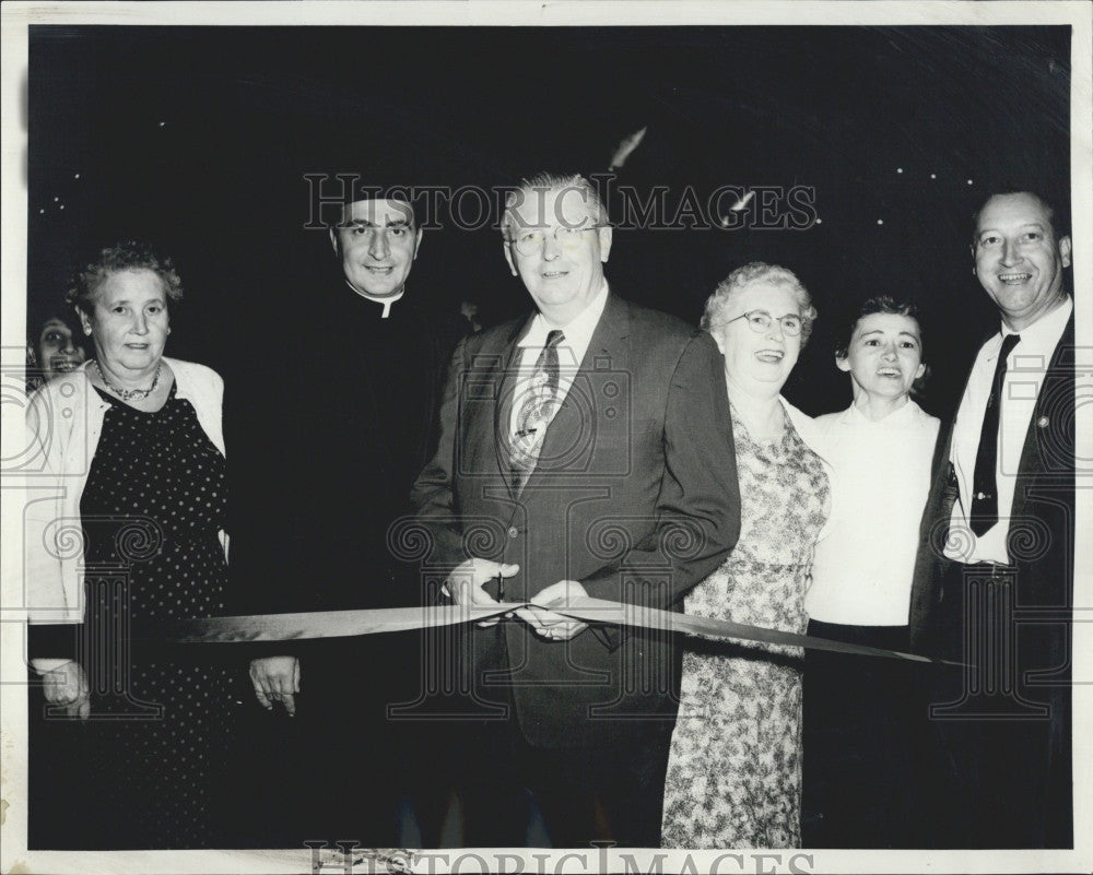 1959 Press Photo Mayor William Donovan at opening of St Catherines Parish - Historic Images