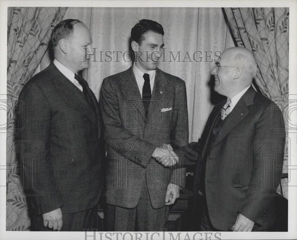 1946 Press Photo Edward Leason, Captain Leopold Ackerman, Colonel Thomas Shennet - Historic Images