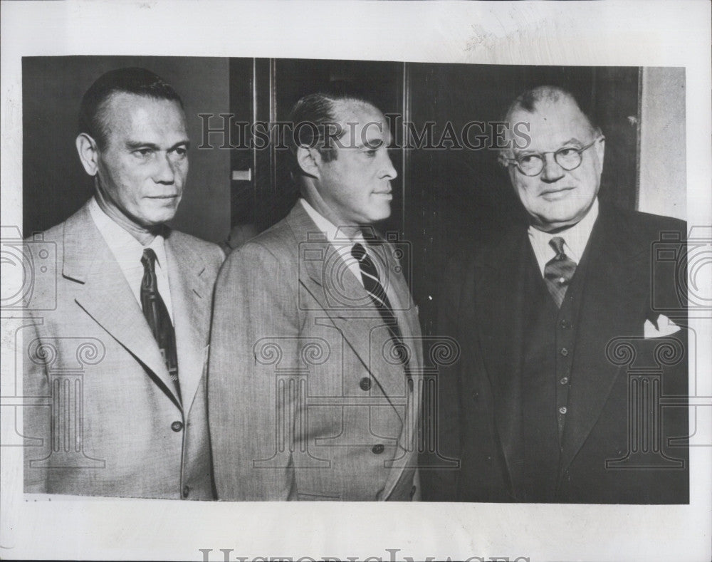 1951 Press Photo Serge Rubinstein, attorneys Milton Golden, L. B. Schofield - Historic Images