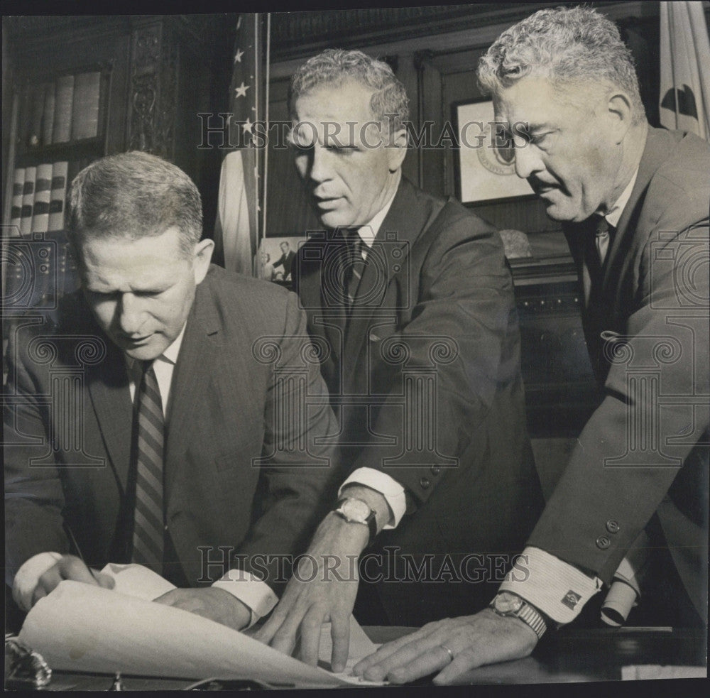 1966 Press Photo Attorney Lewis Rubin, Kevin White, Sen. Parker - Historic Images