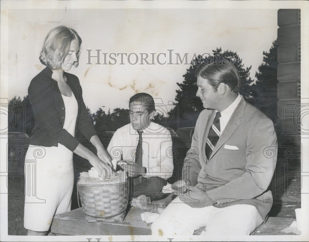 1966 Press Photo Jenny Lind David Taylor Neil St. John Raymond Picnic Ipswich - Historic Images