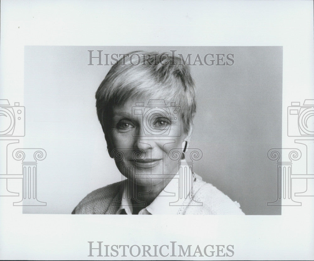 1985 Press Photo Actress Cloris Leachman posing for photo - Historic Images