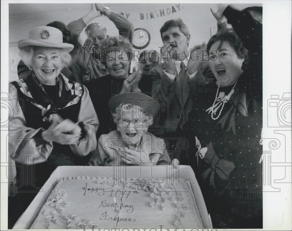 1990 Press Photo Francesd Leary,104 yrs old  &amp; friends at bit=rthday party - Historic Images