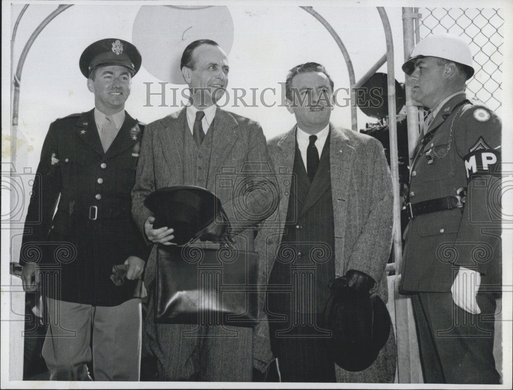 1945 Press Photo Argentinian,MA Carcano &amp; Lt Col RM Jones,GA Drew - Historic Images