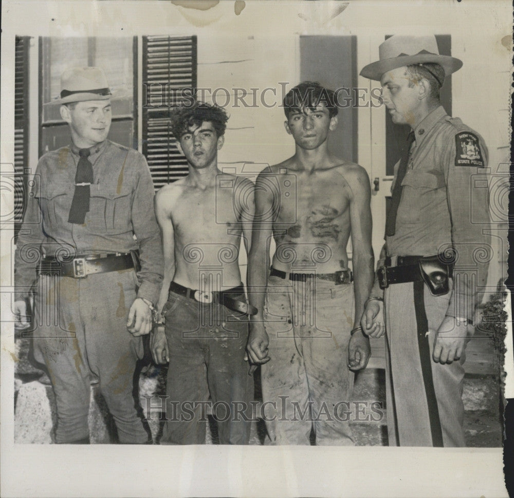 1955 Press Photo David Carter &amp; James Waddington handcuffed by State Troopers - Historic Images