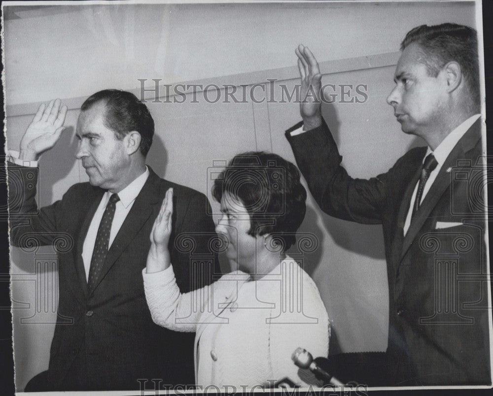 1968 Press Photo Presidential Candidate Richard Nixon w/ Mr. &amp; Mrs. Sanchez - Historic Images