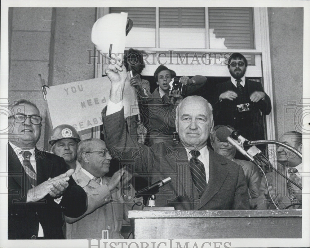 1978 Press Photo Gov.Meldrin Thomas In New Hampshire - Historic Images