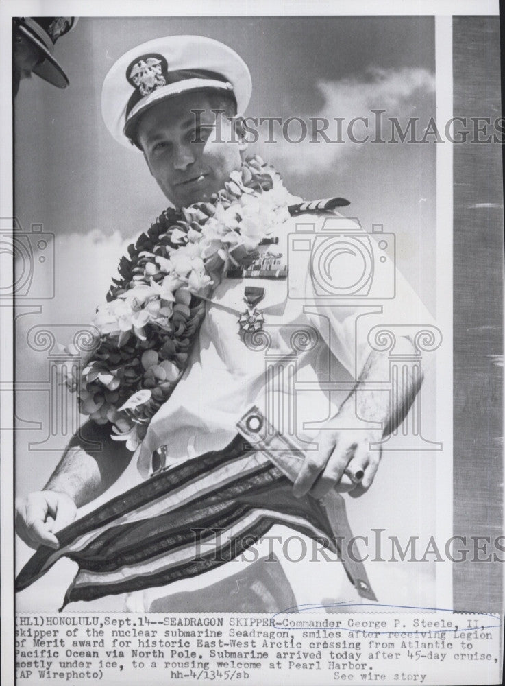 1960 Press Photo Comm. George P.Steele received Legion of Merit Award. - Historic Images