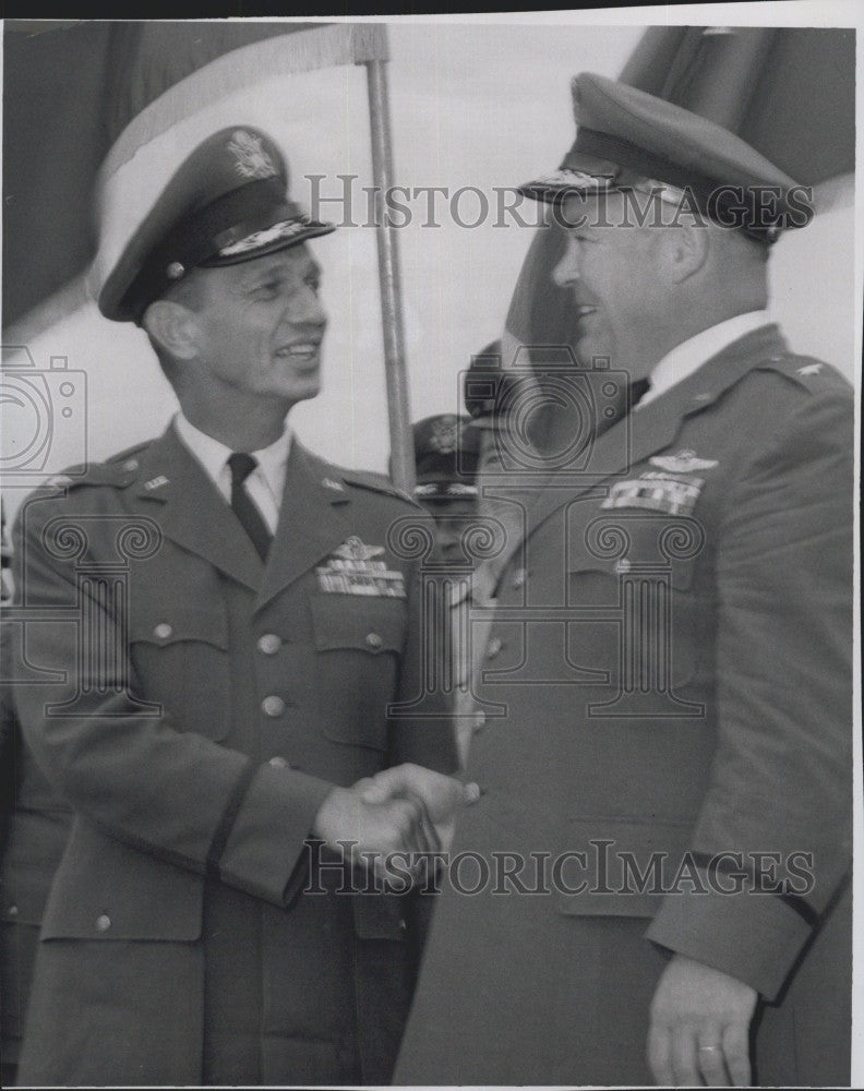 1963 Press Photo Colonel John J.Stefanik and Brig. Ge. Charles W. Sweeney. - Historic Images