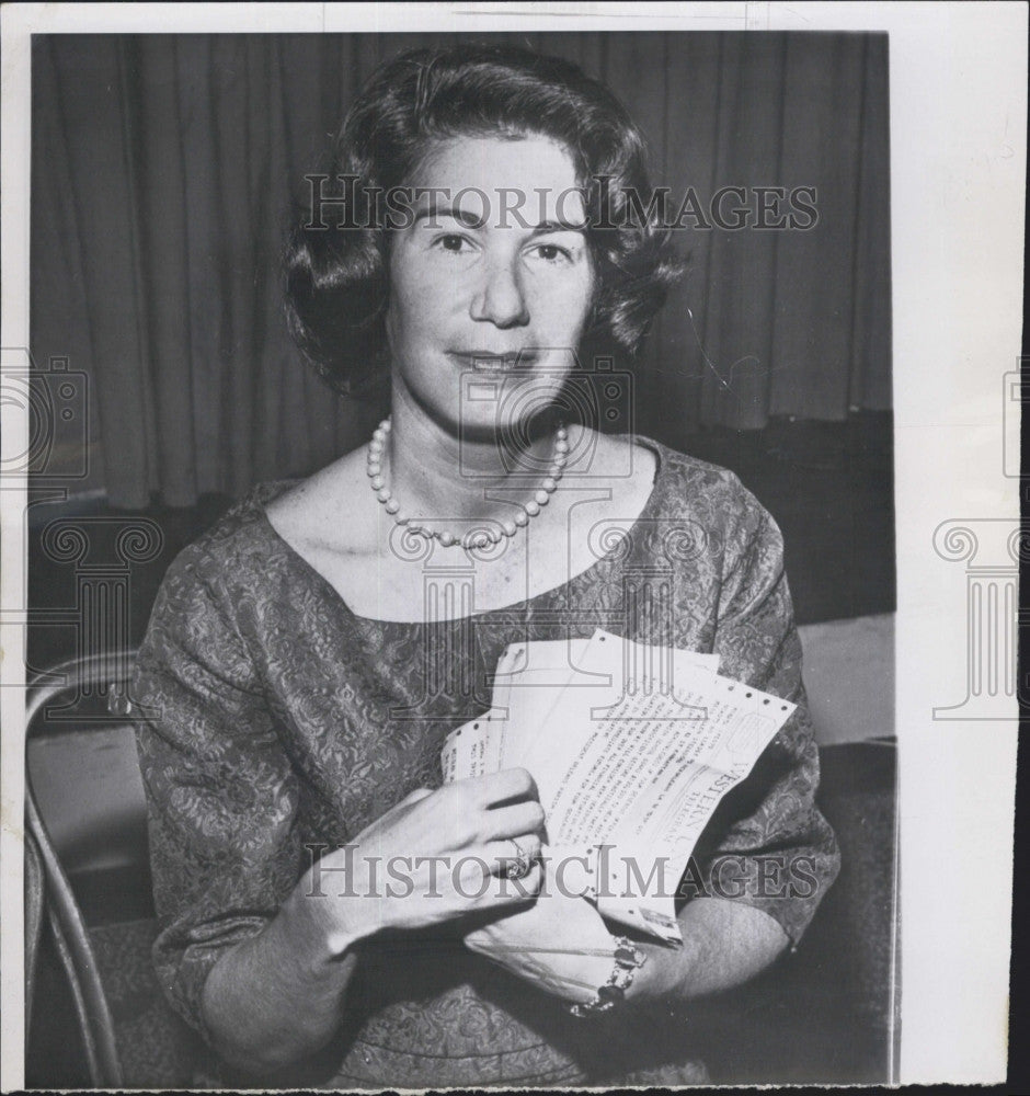 1960 Press Photo Heiress Ellen Steinberg, offers to help New Orleans School. - Historic Images