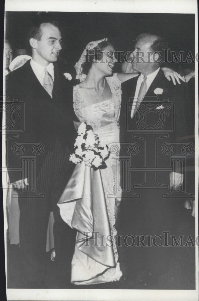 1955 Press Photo Adlai Stevenson, son Adlai, his son&#39;s bride Nancy Lewis Anderso - Historic Images