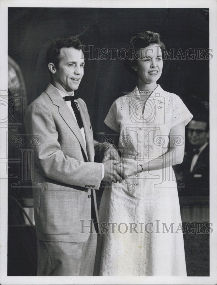 1956 Press Photo Edward Newton &amp; Mrs Lancaster - Historic Images