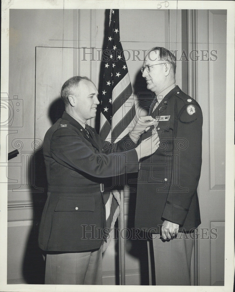 1955 Press Photo Lt Colonel William Newman US Army Awarded Legion Merit Medal - Historic Images