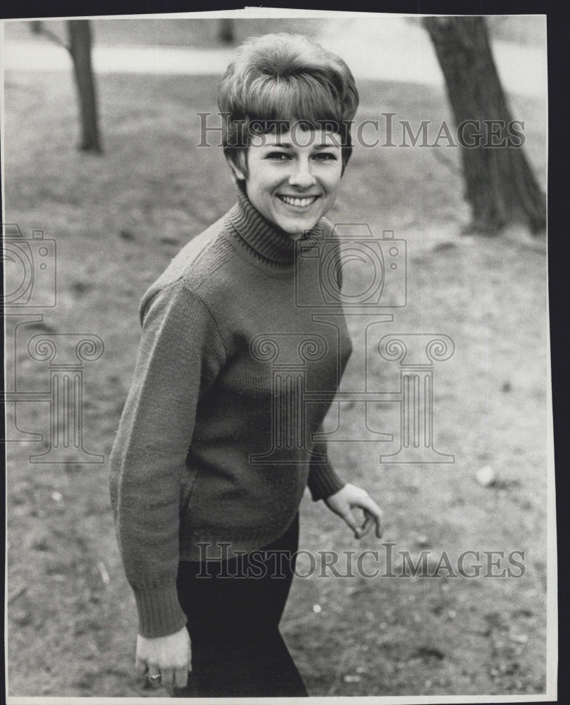 1967 Press Photo Actress Tracy Newman in &quot;The Coffee Lover&quot; - Historic Images