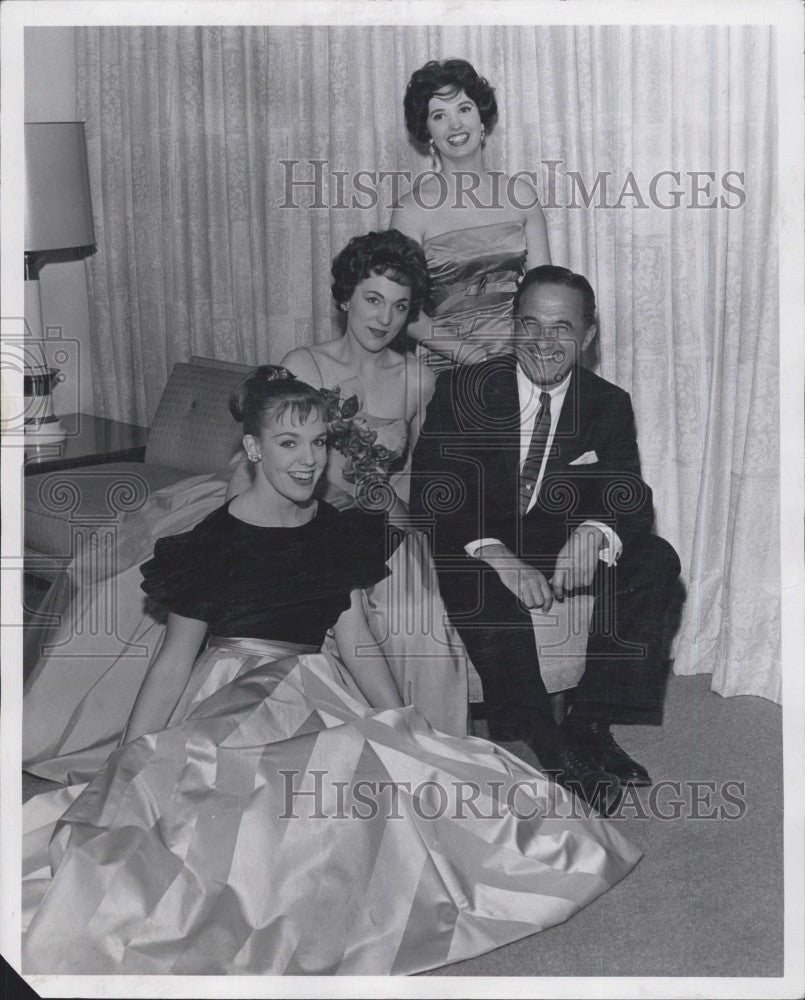 1960 Press Photo Ruby Newman &amp; The Showtoppers - Historic Images