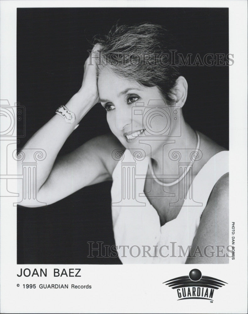 1995 Press Photo Joan Baez  American folk singer, songwriter, musician. - Historic Images