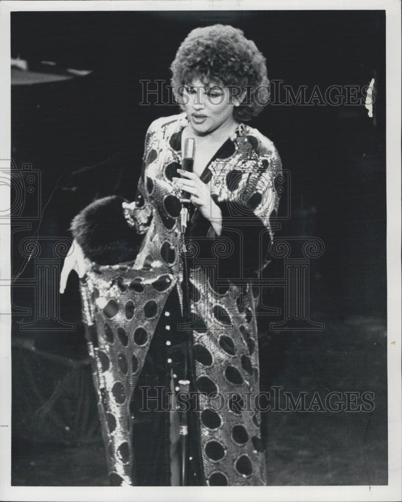 Press Photo Jim Bailer portrayed as Barbara Streisand. - Historic Images