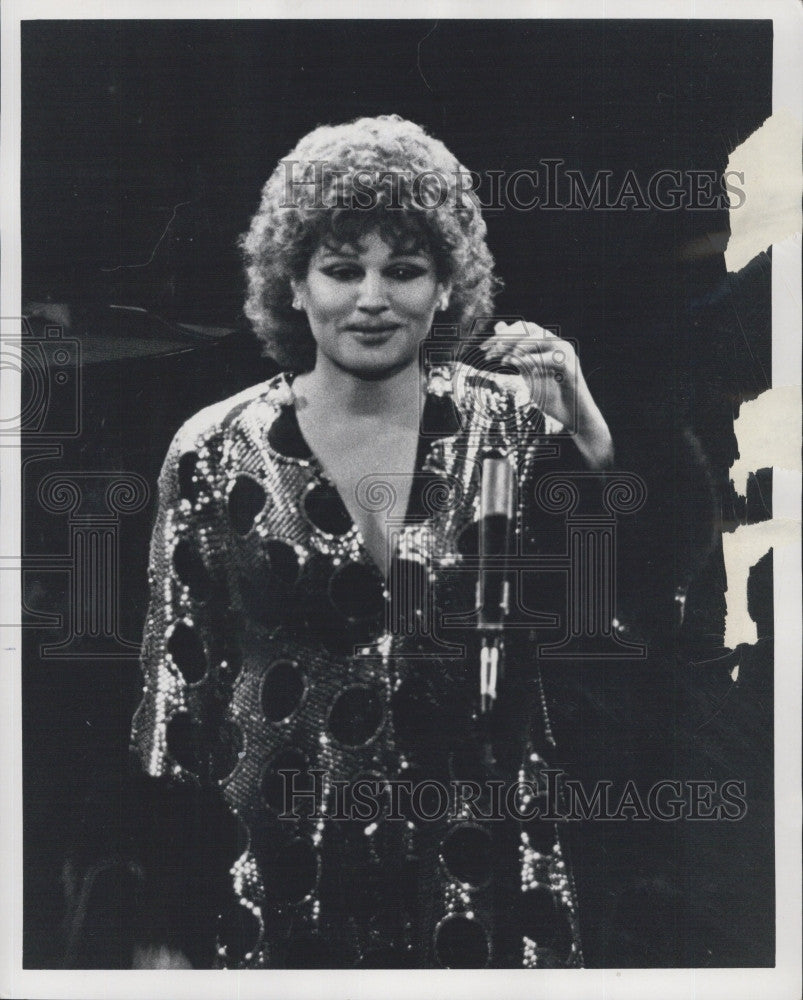 Press Photo Jim Bailey portrayed as Barbara Streisand. - Historic Images