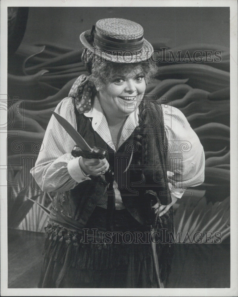 Press Photo Marsha Bagwell in &quot;The Pirates of Penzance&quot; - Historic Images