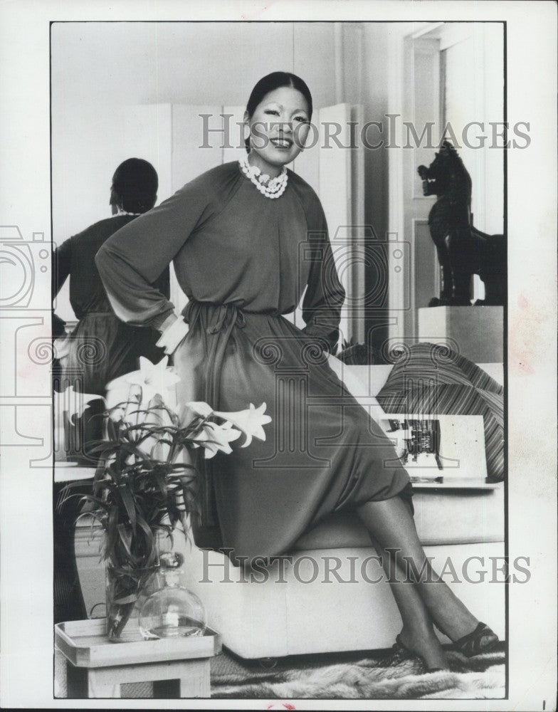 1977 Press Photo Emily Cho, Fashion Designer. - Historic Images