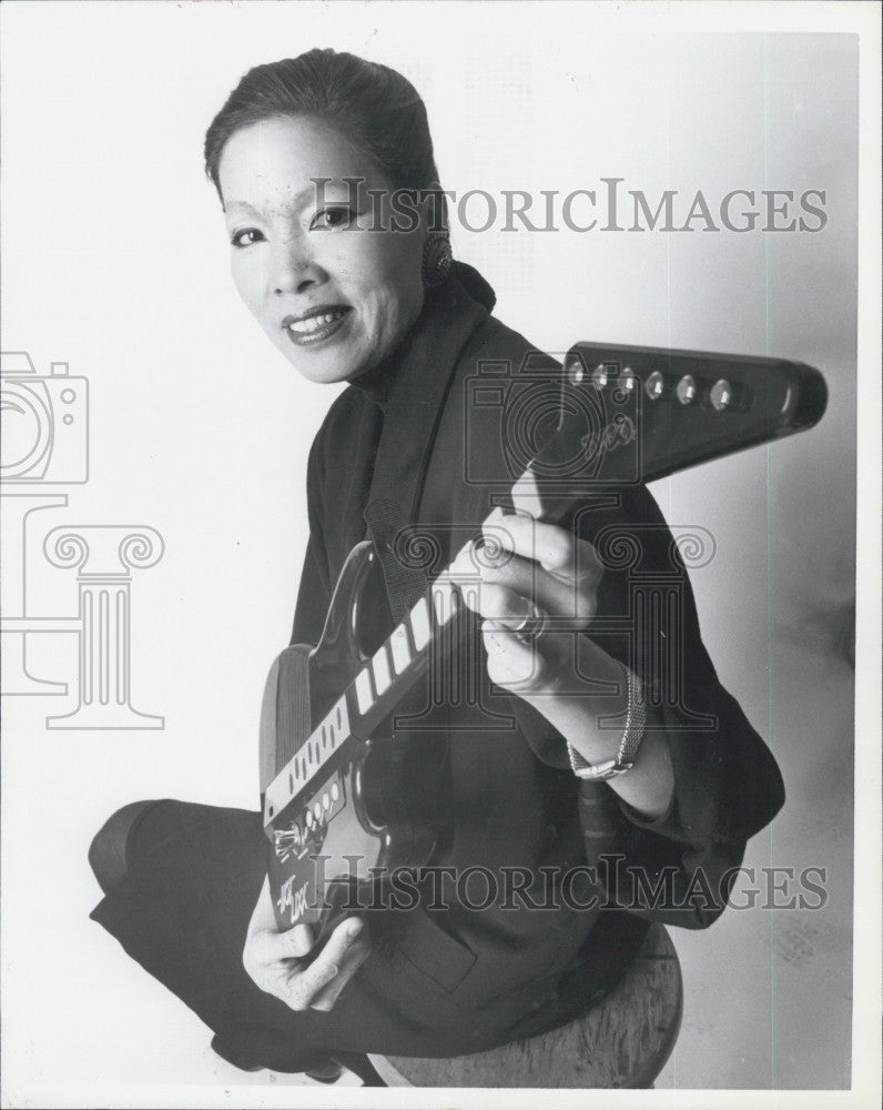 1989 Press Photo Emily Cho, Fashion designer, Author. - Historic Images