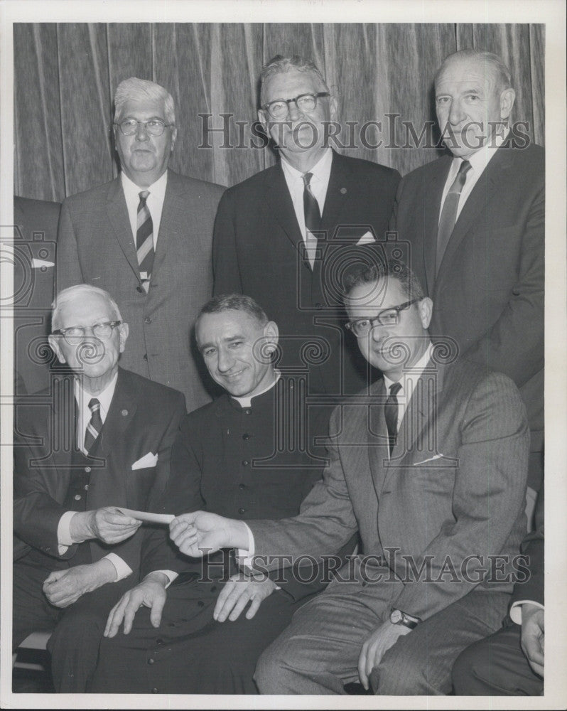 1965 Press Photo Unidentified Men and Priest - Historic Images