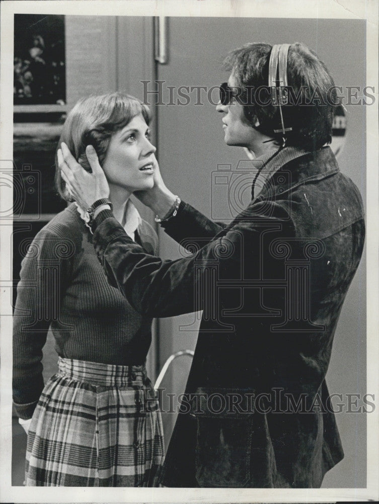 1977 Press Photo Bess Armtrong and Lenny Baker in &quot;On Our Own&quot; - Historic Images