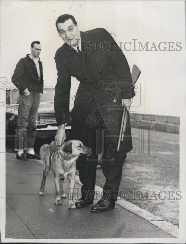 1965 Press Photo Officer Walter Cash &amp; Hero Dog Lady Capture Escapees - Historic Images