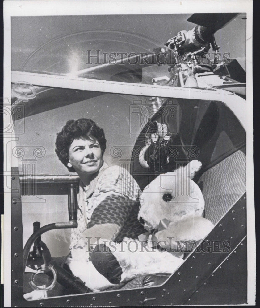 1961 Press Photo Helicopter Pilot Virgina Caspersen With Teddy Bear - Historic Images