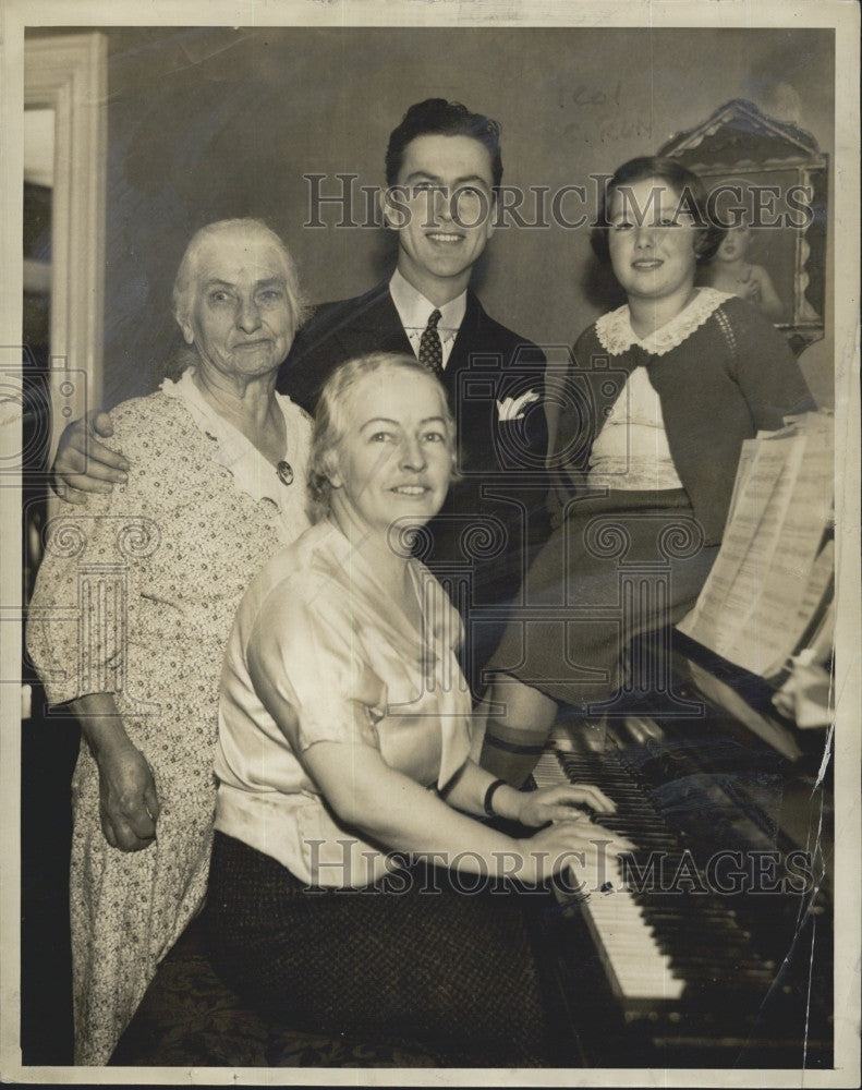 1934 Press Photo Congressman Joseph Casey Family - Historic Images