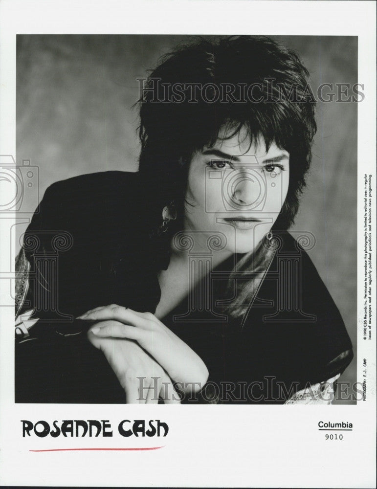 1990 Press Photo Singer-songwriter, Author Rosanne Cash, Johnny Cash&#39;s Daughter - Historic Images