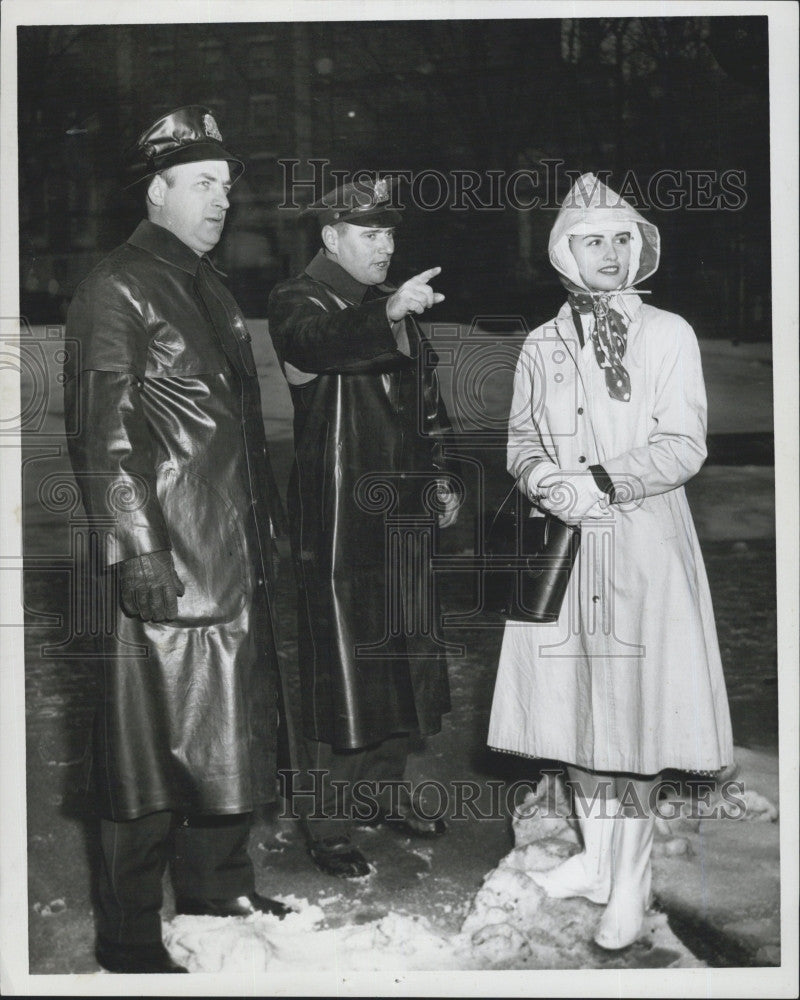 1959 Press Photo William Cassell Joseph McDonough Give Directions Carol Perella - Historic Images