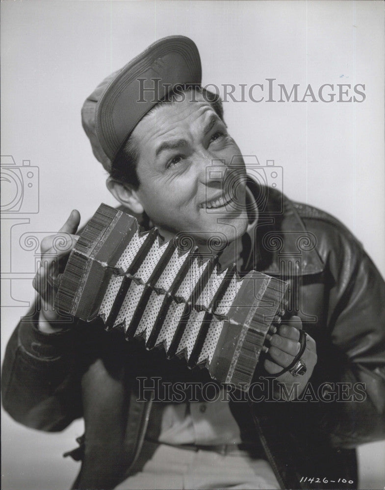 1950 Press Photo Wally Cassell in &quot;Saigon&quot; - Historic Images