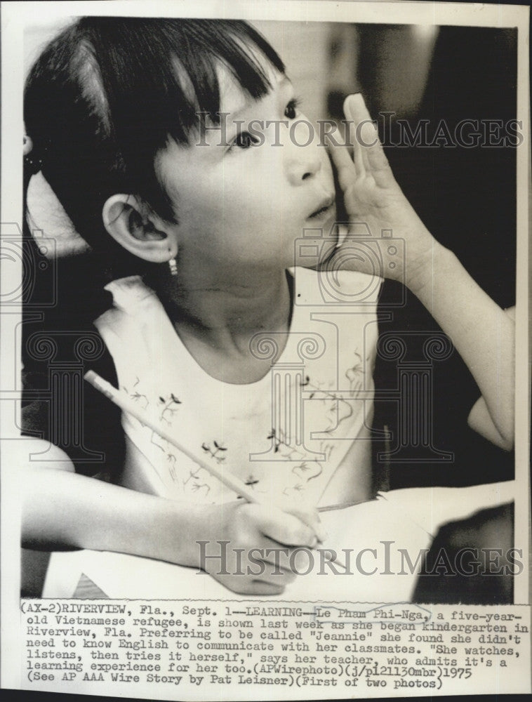 1975 Press Photo Le Pham Phi-Nga Vietnamese Refugee At Riverview Florida School - Historic Images