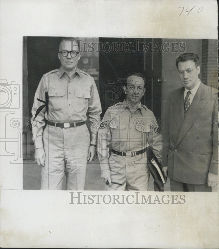 1953 Press Photo Air Force Sgt G Cascio &amp; attys R Bushell &amp; Maj J Best - Historic Images