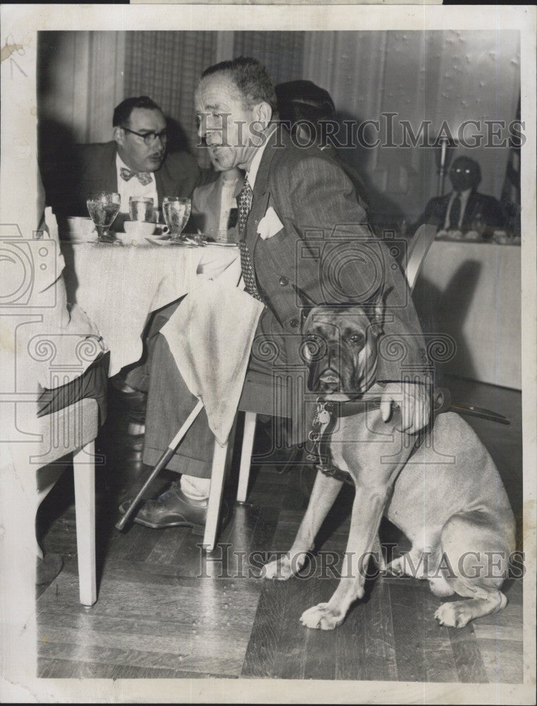 1951 Press Photo Seeing eye dog and his master Charles Case at Mayors breakfast - Historic Images