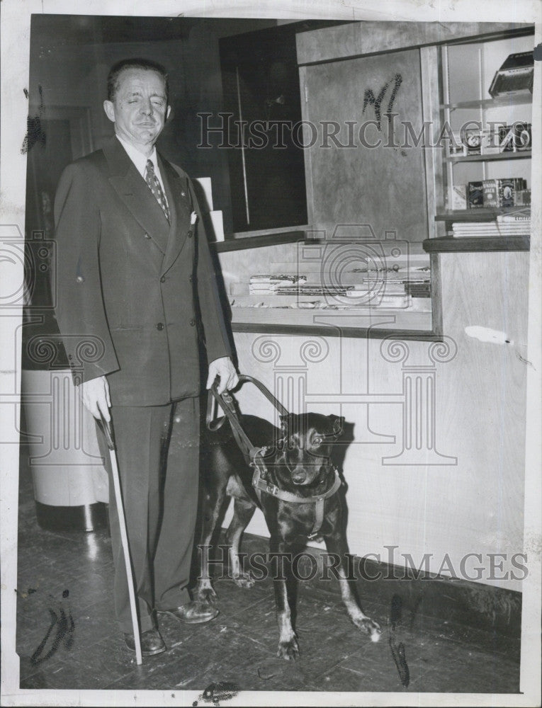 1946 Press Photo Charles Case & his seeing eye dog - Historic Images