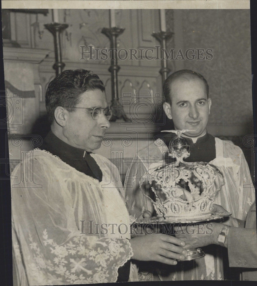 Press Photo Silver Crown St. Anthony's Church Manuel Cascais Joseph Marshall - Historic Images