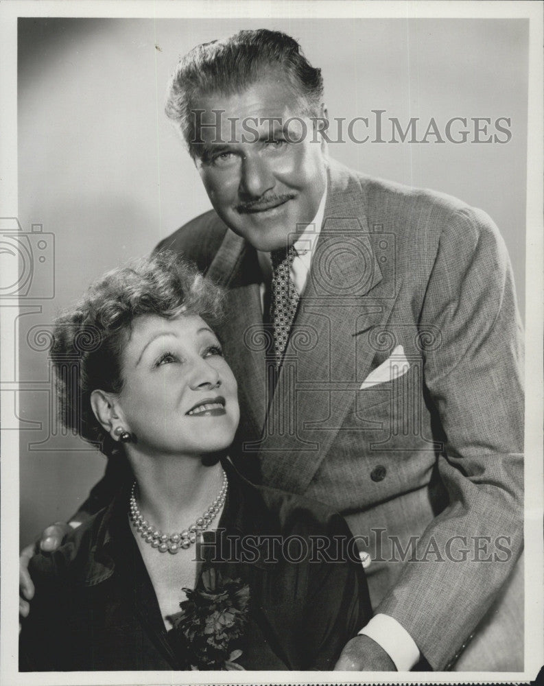 1950 Press Photo Actor Bert Lytell &amp; Marjorie Gateson In &quot;One Man&#39;s Family&quot; - Historic Images